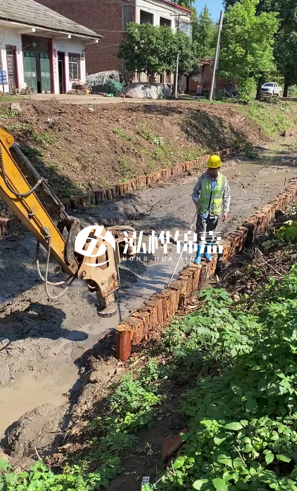 寧德河道清淤專業(yè)施工-挖掘機(jī)清理河底淤泥的深度如何控制？